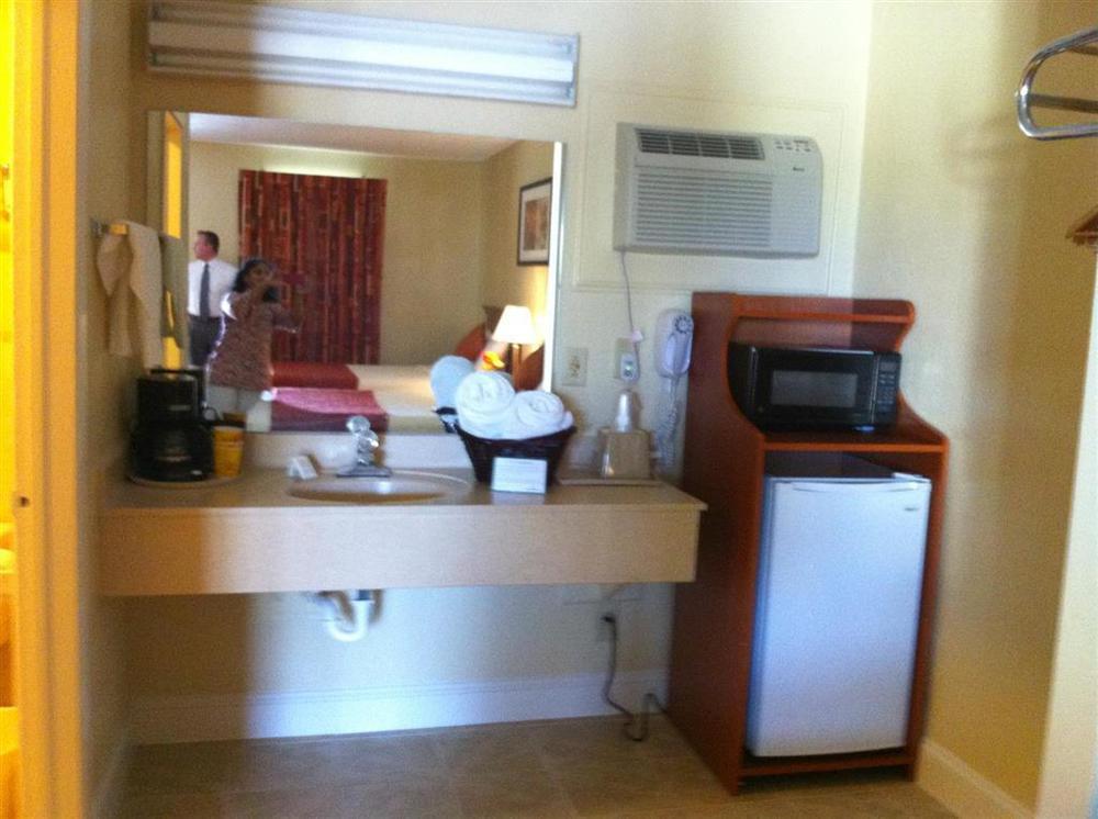 Oyo Hotel Augusta Downtown Bilik gambar