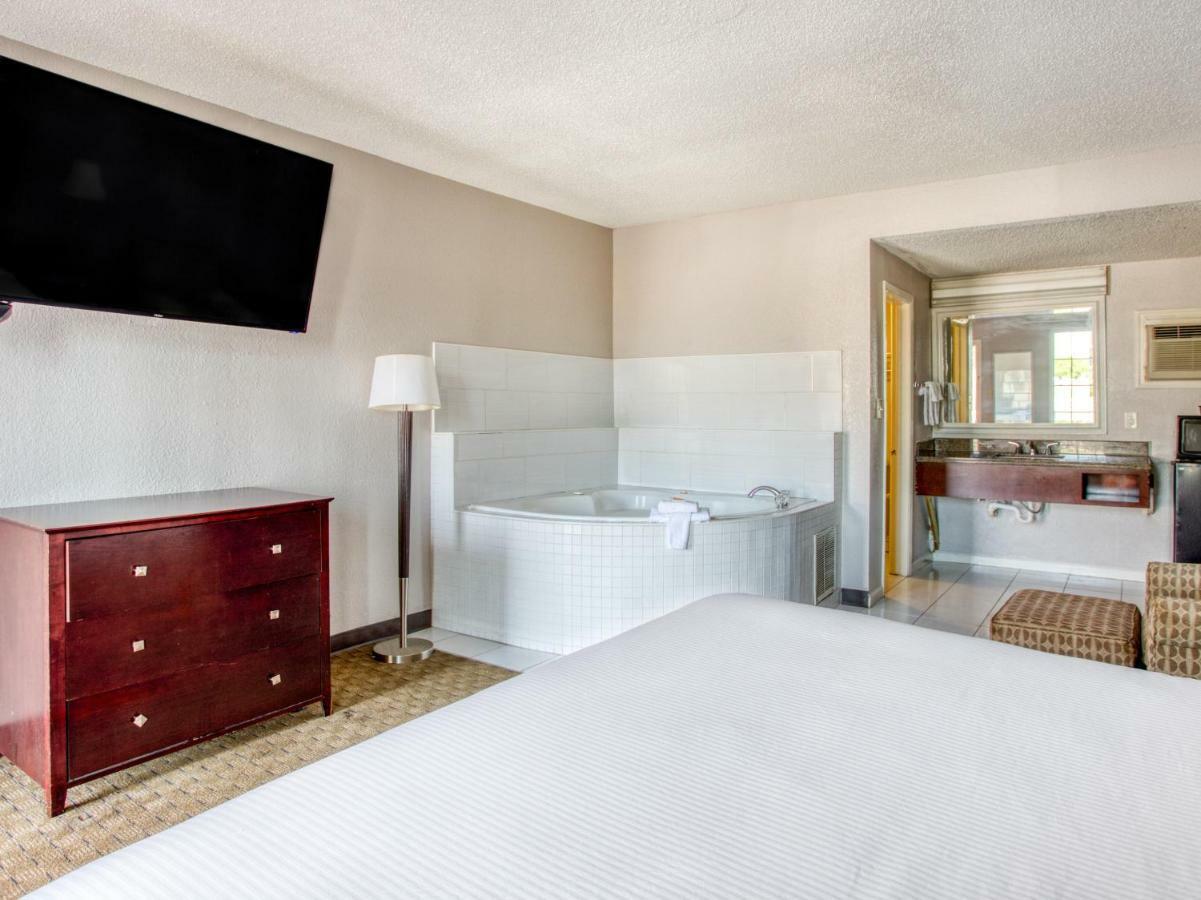 Oyo Hotel Augusta Downtown Luaran gambar