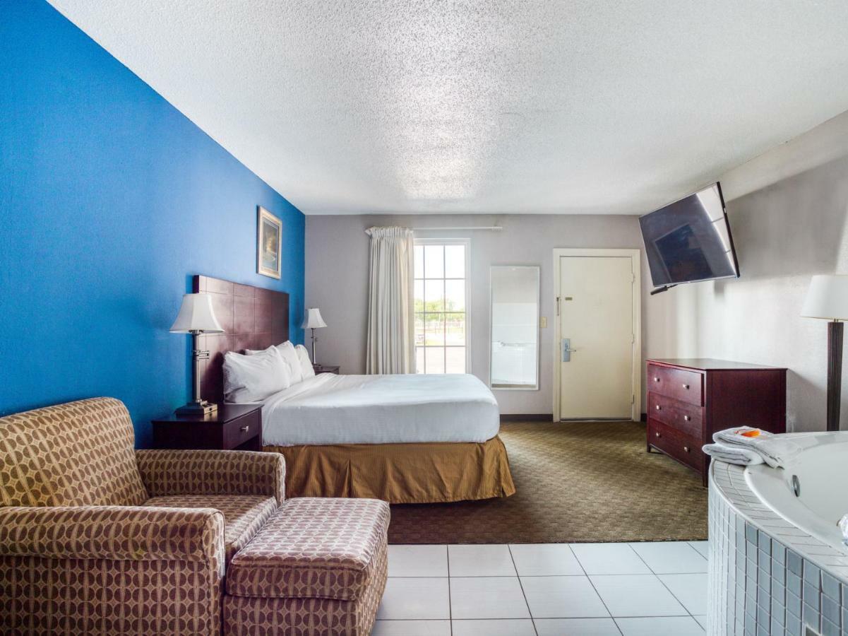 Oyo Hotel Augusta Downtown Luaran gambar