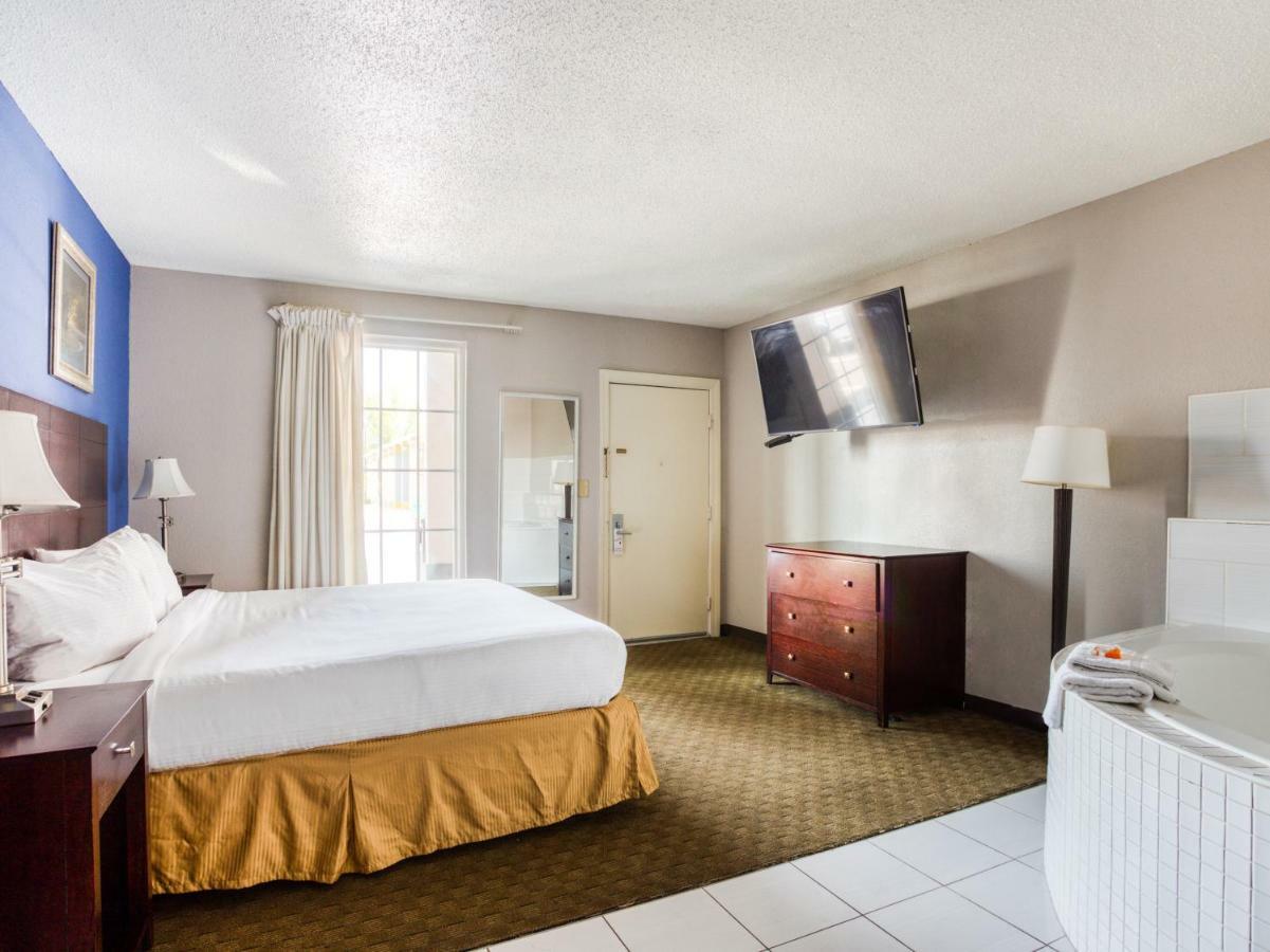 Oyo Hotel Augusta Downtown Luaran gambar